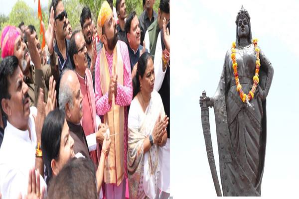 Unveiling Of The Statue : मुख्यमंत्री ने किया महारानी पद्मावती की प्रतिमा का अनावरण