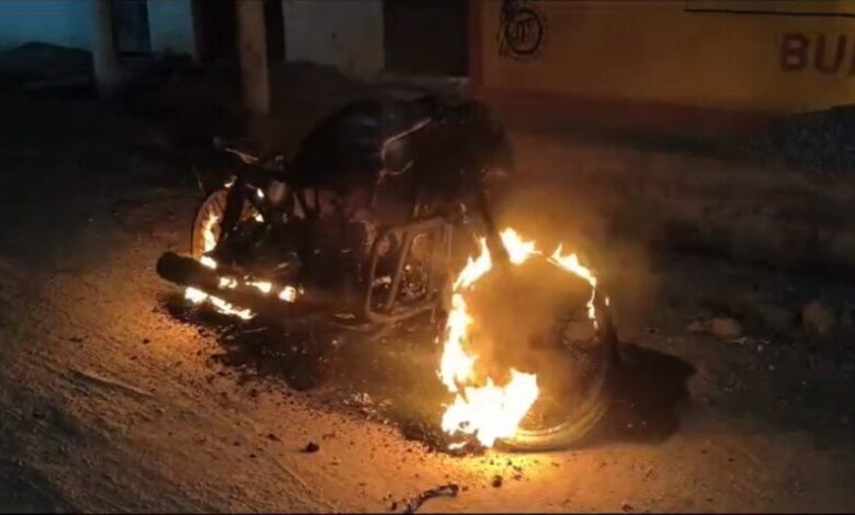 Election Violent Breaking : अमरपाटन क्षेत्र से आई बड़ी खबर…! कांग्रेस नेता पर पेट्रोल बम से हमला VIDEO