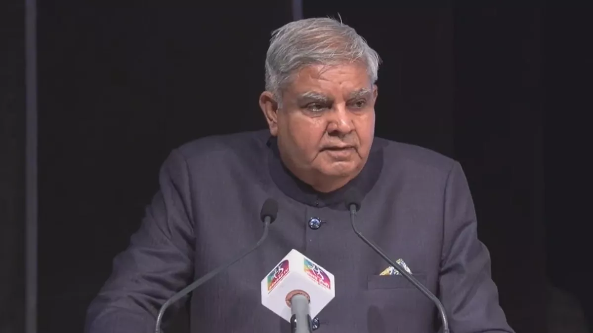 ‘गांधी महापुरुष तो मोदी…’ उपराष्ट्रपति धनखड़ ने बापू से की प्रधानमंत्री की तुलना; भड़के विपक्षी दल ‘गांधी महापुरुष तो मोदी…’ उपराष्ट्रपति धनखड़ ने बापू से की प्रधानमंत्री की तुलना; भड़के विपक्षी दल