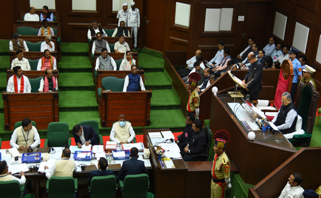 राज्यपाल श्री डेका ने छत्तीसगढ की 6 वीं विधानसभा के पंचम सत्र को संबोधित किया राज्यपाल श्री डेका ने छत्तीसगढ की 6 वीं विधानसभा के पंचम सत्र को संबोधित किया